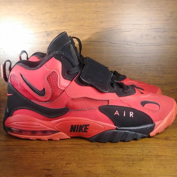 Nike Air Max Speed Turf AV7895-600 University Red Men/'s Athletic Shoes Size 10.5